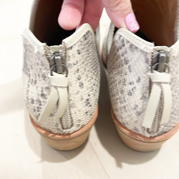 SOFFT Abena Snake Print taupe Leather Ankle Bootie 7.5 - Picture 11 of 12